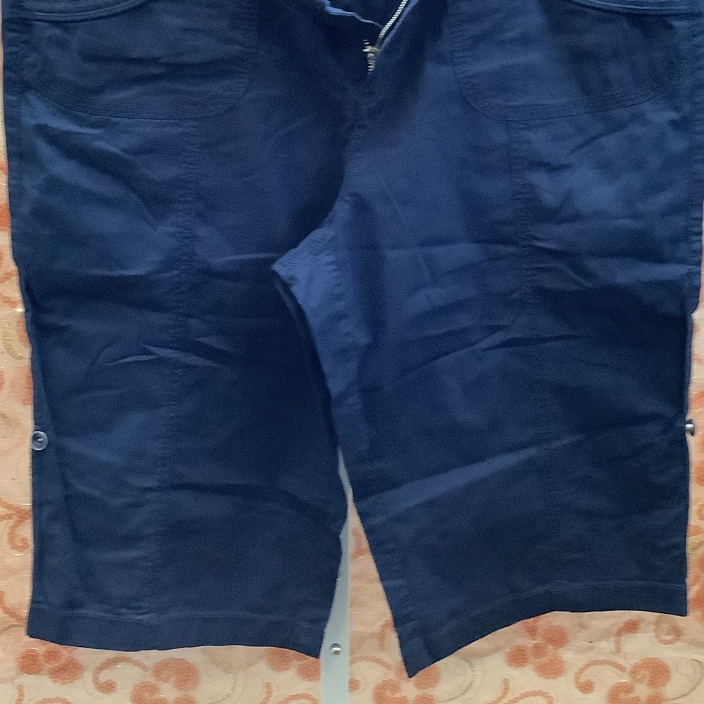 Stylish Black Capris for Women - Picture 4 of 5